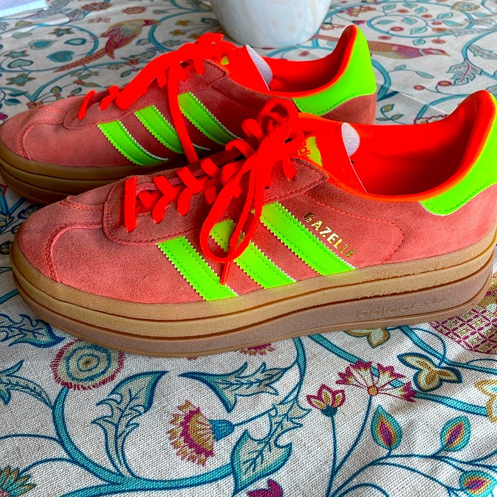 Adidas platform gazelle in neon coral, sz 8.5